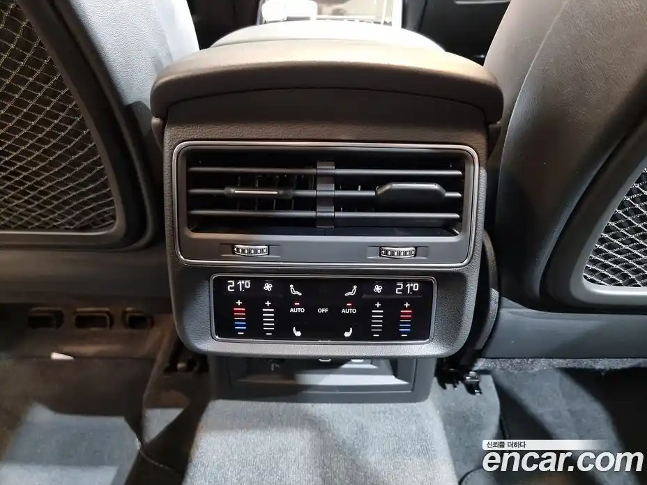 Audi Q8 2023 3.0 Автомат в Москве № 163989, фото 18