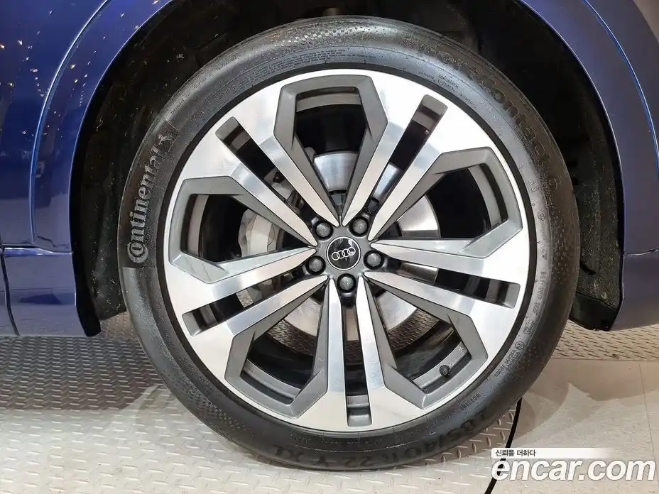 Audi Q8 2023 3.0 Автомат в Москве № 163989, фото 5