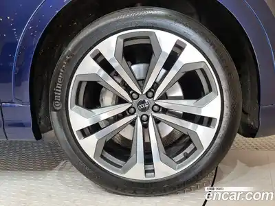 Audi Q8 2023 3.0 Автомат в Москве № 163989, миниатюра 5