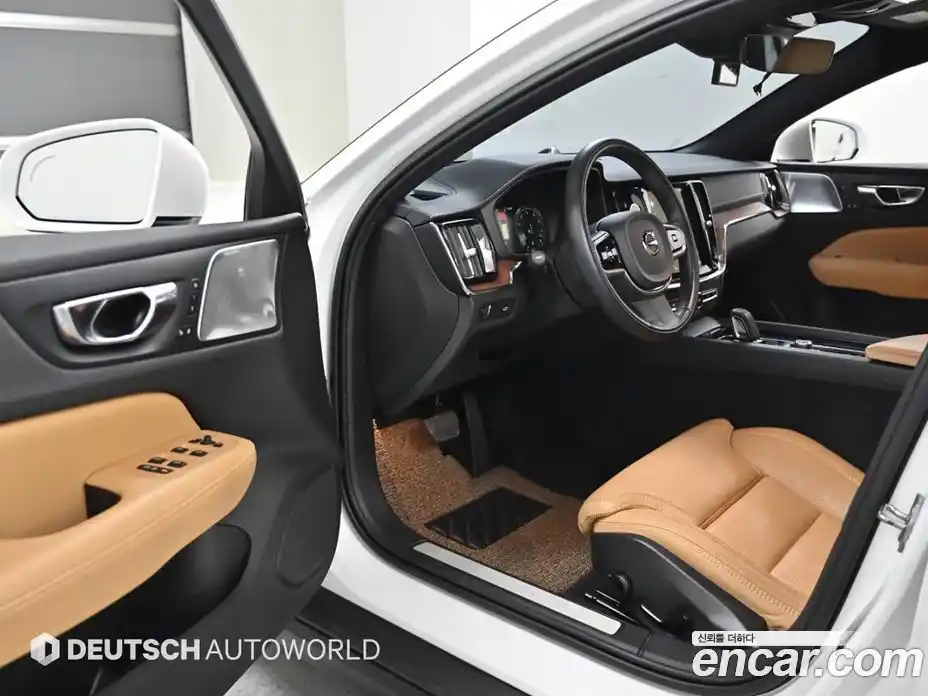 Volvo V60 2021 2.0 Автомат в Москве № 164739, фото 11