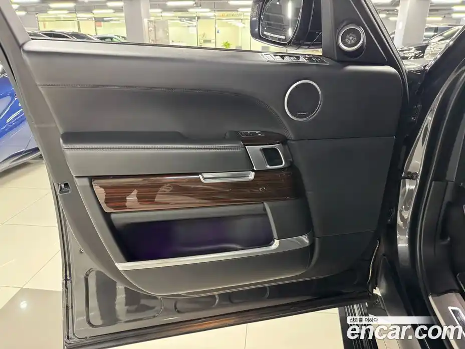 Land Rover Range-Rover 2017 4.4 Автомат в Москве № 166794, фото 7