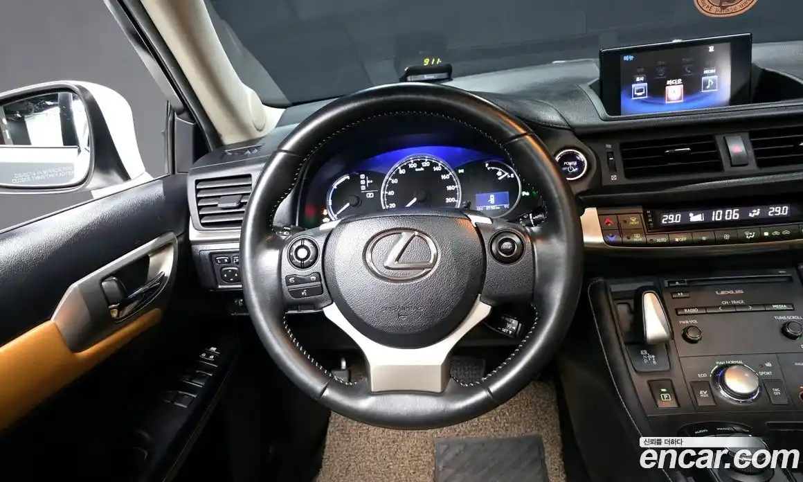 Lexus CT200h 2015 1.8 Автомат в Москве № 168182, фото 14