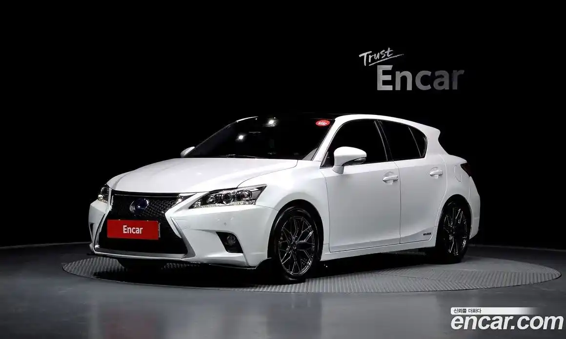 Lexus CT200h 2015 1.8 Автомат в Москве № 168182, фото 15
