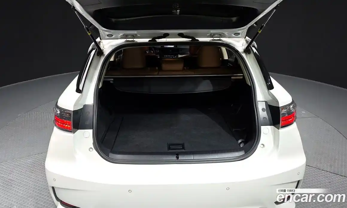 Lexus CT200h 2015 1.8 Автомат в Москве № 168182, фото 18