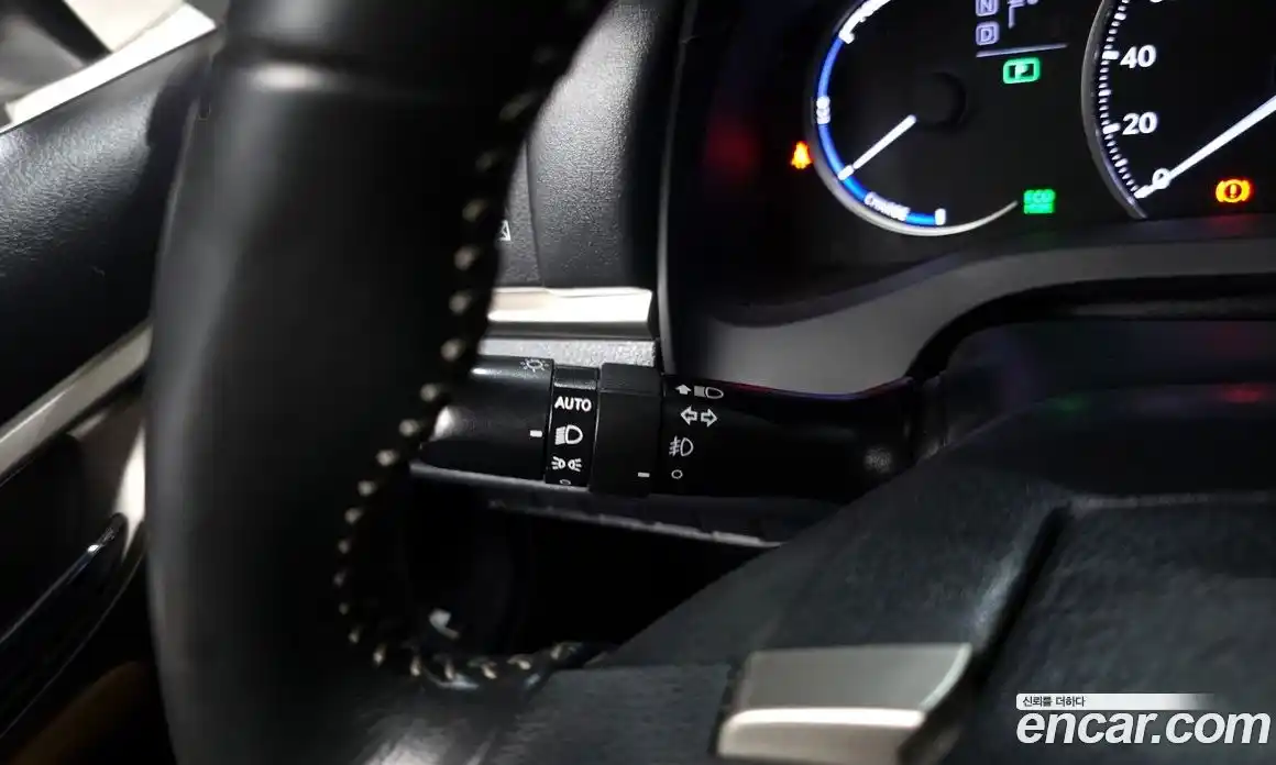 Lexus CT200h 2015 1.8 Автомат в Москве № 168182, фото 7