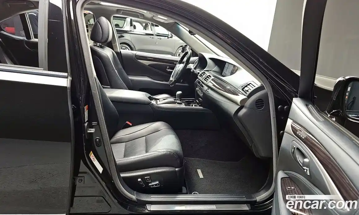 Lexus LS 2015 4.6 Автомат в Москве № 168254, фото 16