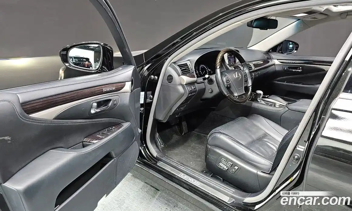 Lexus LS 2015 4.6 Автомат в Москве № 168254, фото 19