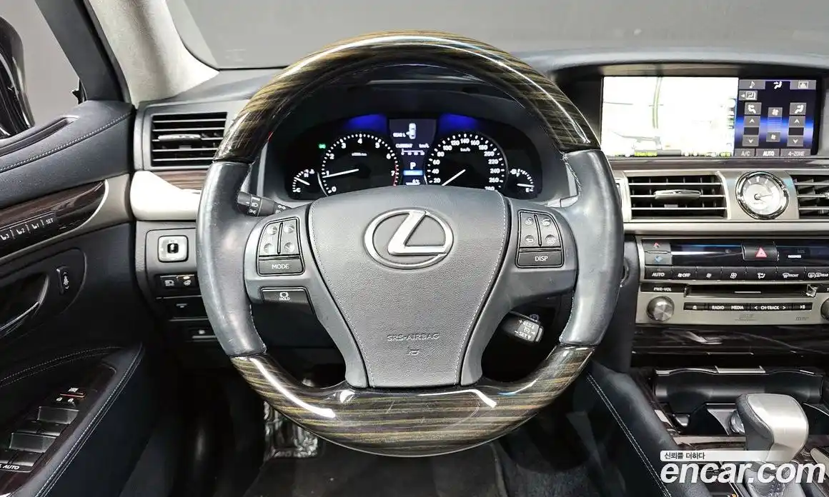 Lexus LS 2015 4.6 Автомат в Москве № 168254, фото 10