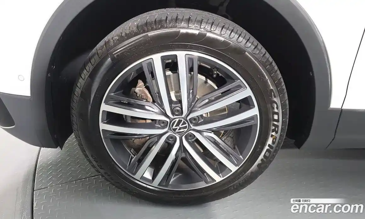 Volkswagen Tiguan 2023 2.0 Автомат в Москве № 168424, фото 11