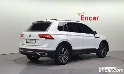 Volkswagen Tiguan 2023 2.0 Автомат в Москве № 168475, миниатюра 2