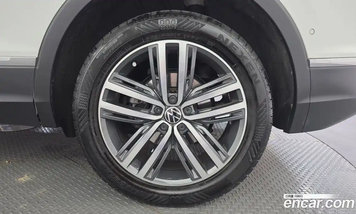 Volkswagen Tiguan 2023 2.0 Автомат в Москве № 168475, фото 5