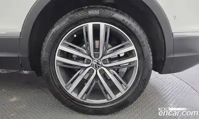 Volkswagen Tiguan 2023 2.0 Автомат в Москве № 168475, миниатюра 5