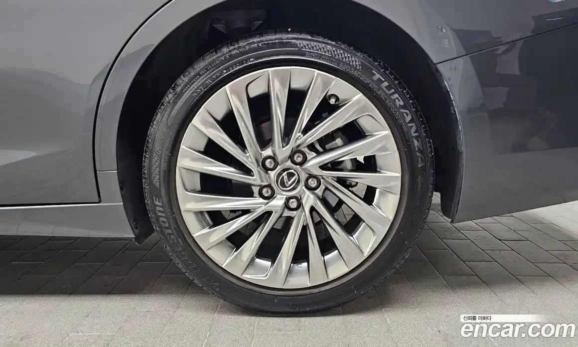 Lexus ES 2025 2.5 Автомат в Москве № 198901, фото 1