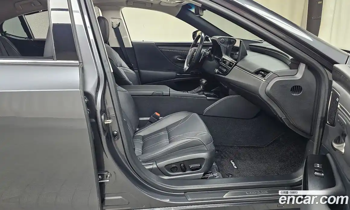 Lexus ES 2025 2.5 Автомат в Москве № 198901, фото 3