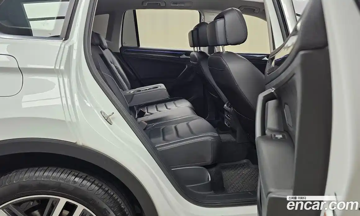 Volkswagen Tiguan 2023 2.0 Автомат в Москве № 199079, фото 15