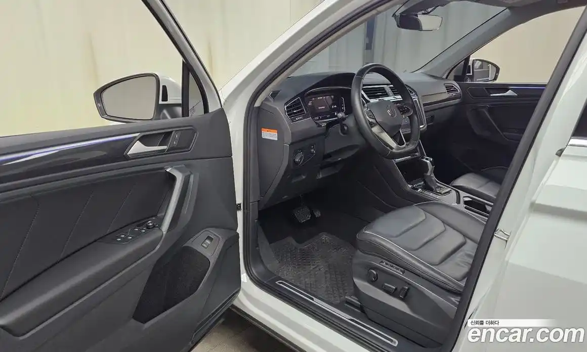 Volkswagen Tiguan 2023 2.0 Автомат в Москве № 199079, фото 20