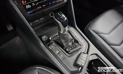 Volkswagen Tiguan 2023 2.0 Автомат в Москве № 199079, миниатюра 2