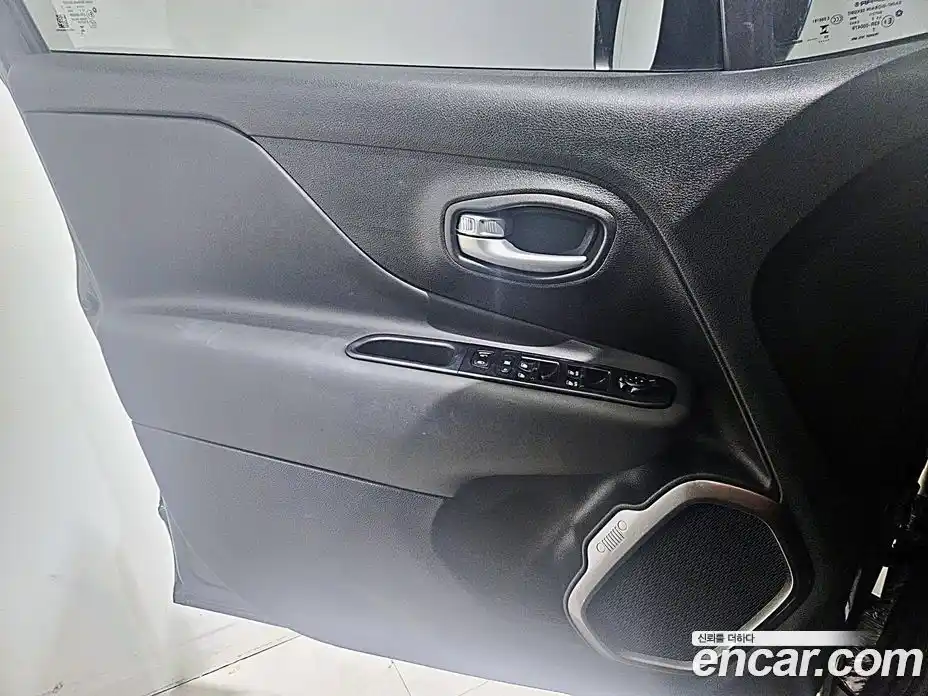 Jeep Renegade 2023 1.3 Автомат в Москве № 199446, фото 17