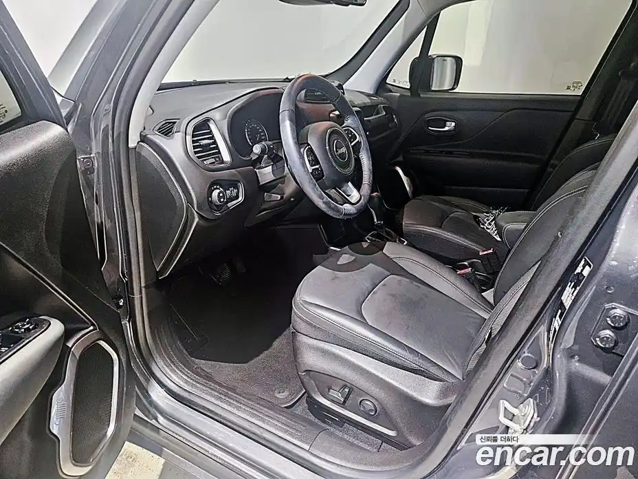 Jeep Renegade 2023 1.3 Автомат в Москве № 199446, фото 10