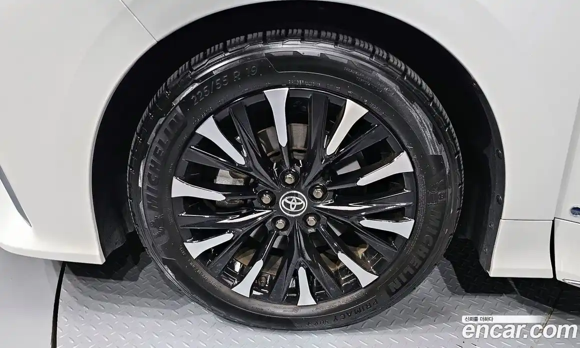 Toyota Alphard 2024 2.5 Автомат в Москве № 199528, фото 6