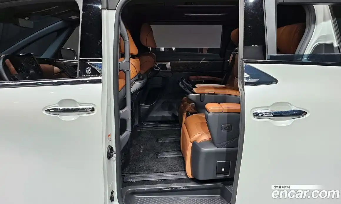 Toyota Alphard 2024 2.5 Автомат в Москве № 199528, фото 7