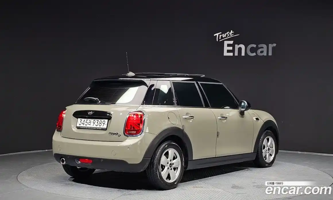 Mini Cooper 2019 1.5 Автомат в Москве № 200943, фото 16