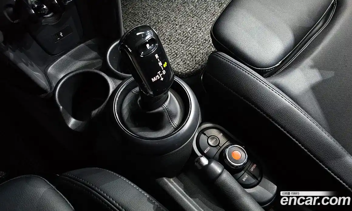 Mini Cooper 2019 1.5 Автомат в Москве № 200943, фото 17