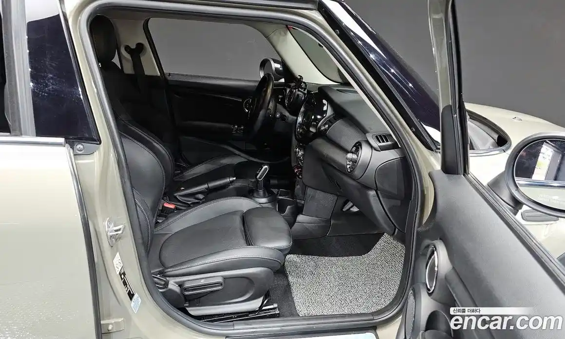 Mini Cooper 2019 1.5 Автомат в Москве № 200943, фото 18