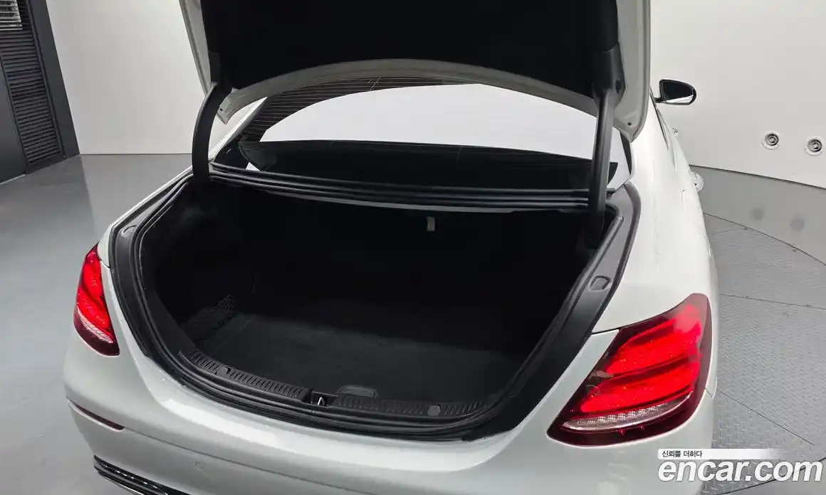 Mercedes-Benz E-Class 2018 2.0 Автомат в Москве № 207485, фото 10