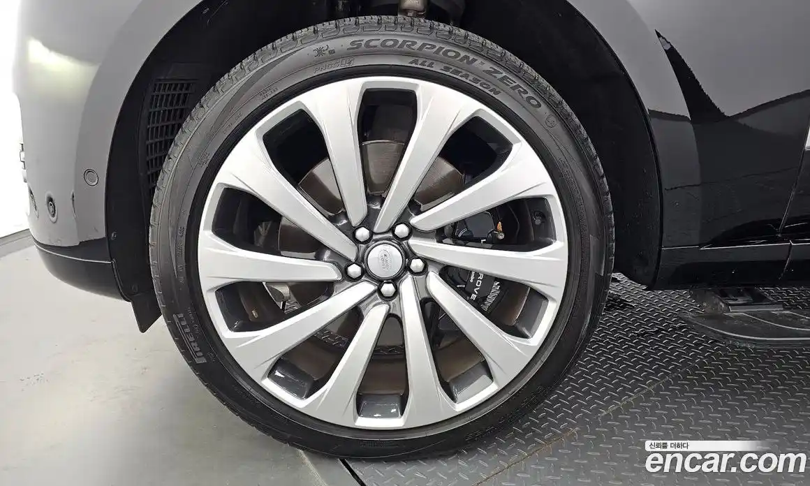 Land Rover Range-Rover 2023 4.4 Автомат в Москве № 213309, фото 20