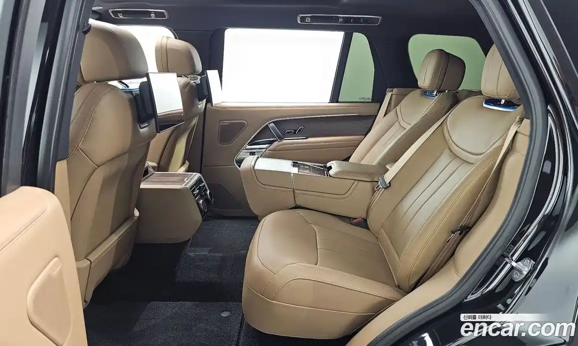 Land Rover Range-Rover 2023 4.4 Автомат в Москве № 213309, фото 3