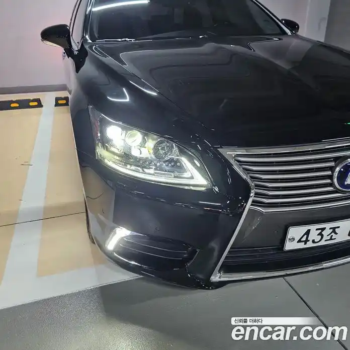 Lexus LS 2016 5.0 Вариатор в Москве № 214863, фото 20