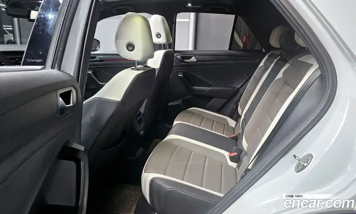 Volkswagen T-Roc 2022 2.0 Автомат в Москве № 214957, фото 10