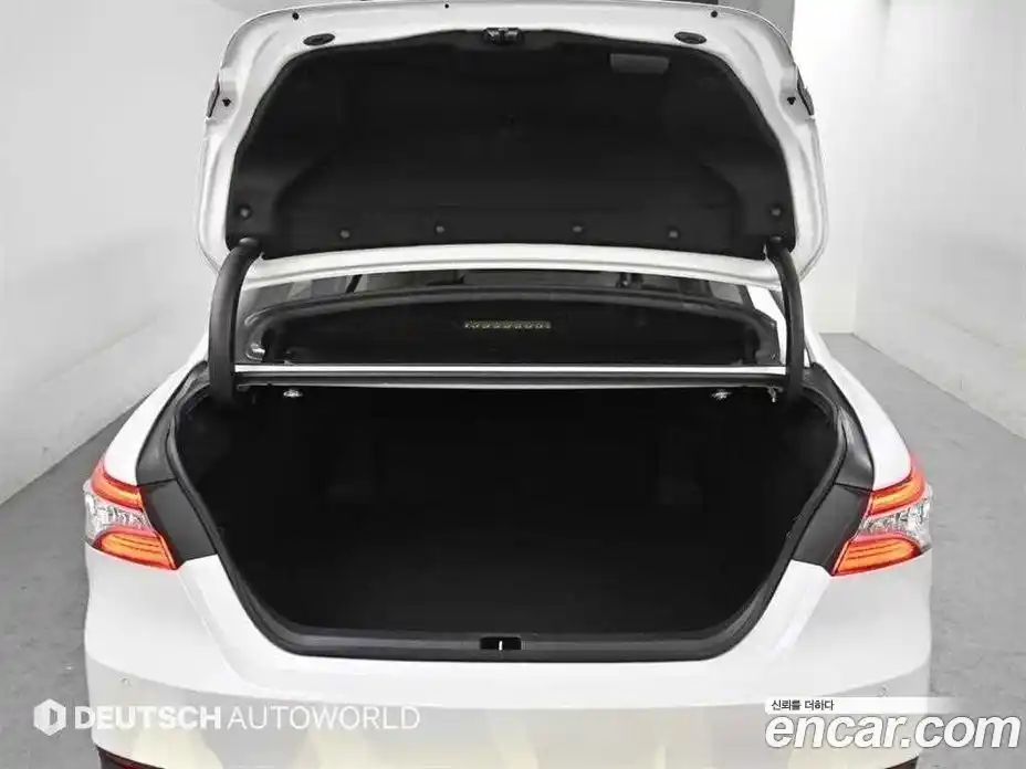 Toyota Camry 2019 2.5 Автомат в Москве № 215660, фото 15