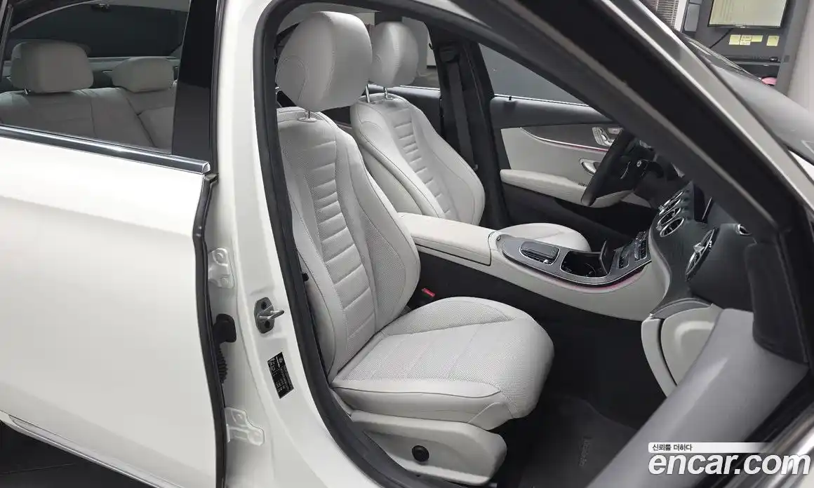 Mercedes-Benz E-Class 2023 2.0 Автомат в Москве № 225138, фото 12