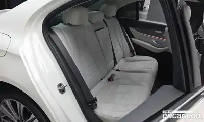 Mercedes-Benz E-Class 2023 2.0 Автомат в Москве № 225138, миниатюра 6