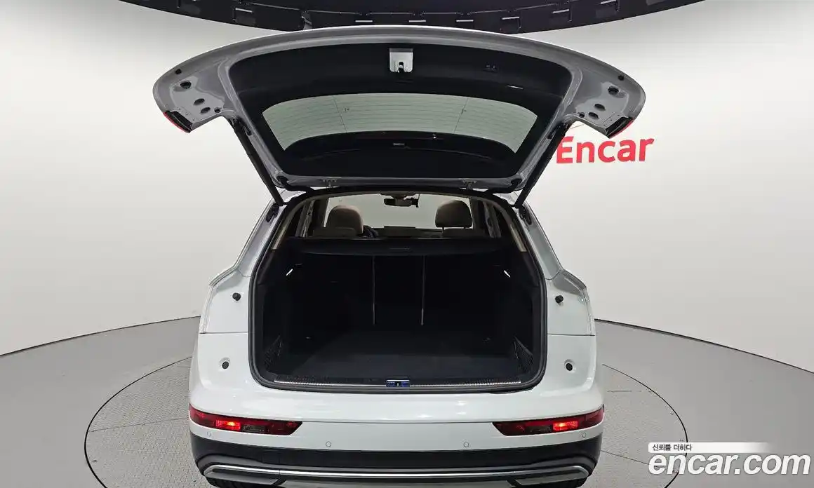 Audi Q5 2023 2.0 Автомат в Москве № 229675, фото 12