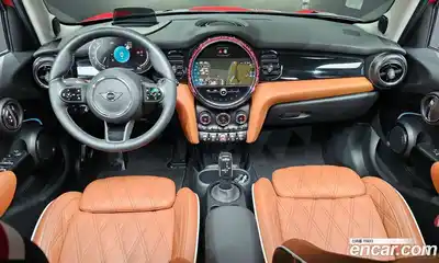 Mini Cooper 2024 2.0 Автомат в Москве № 231403, миниатюра 3