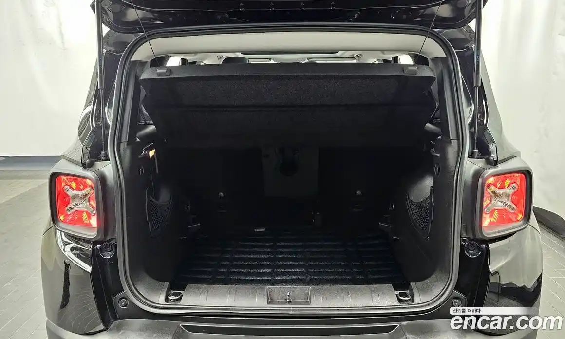 Jeep Renegade 2018 2.4 Автомат в Москве № 232680, фото 17