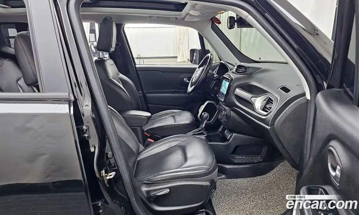 Jeep Renegade 2018 2.4 Автомат в Москве № 232680, фото 7