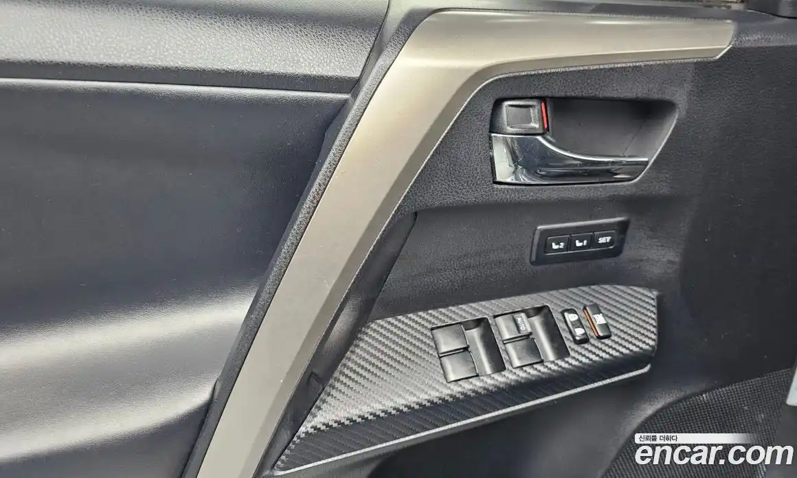 Toyota RAV4 2015 2.5 Автомат в Москве № 258840, фото 17