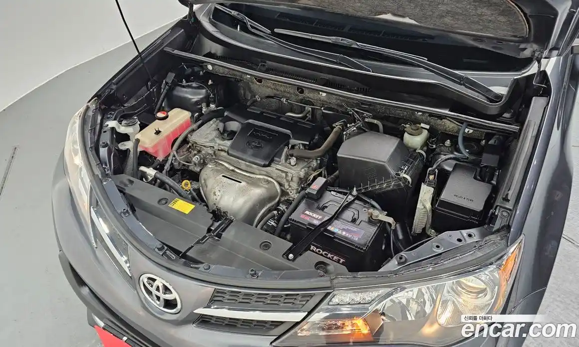 Toyota RAV4 2015 2.5 Автомат в Москве № 258840, фото 6