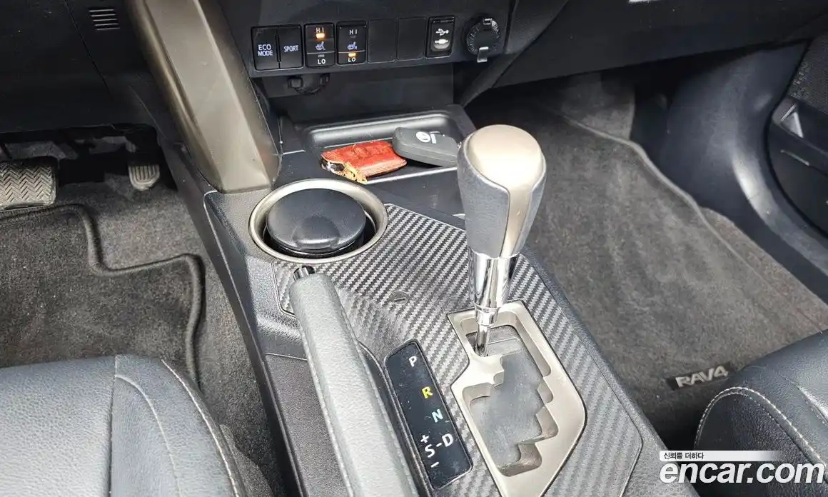 Toyota RAV4 2015 2.5 Автомат в Москве № 258840, фото 9