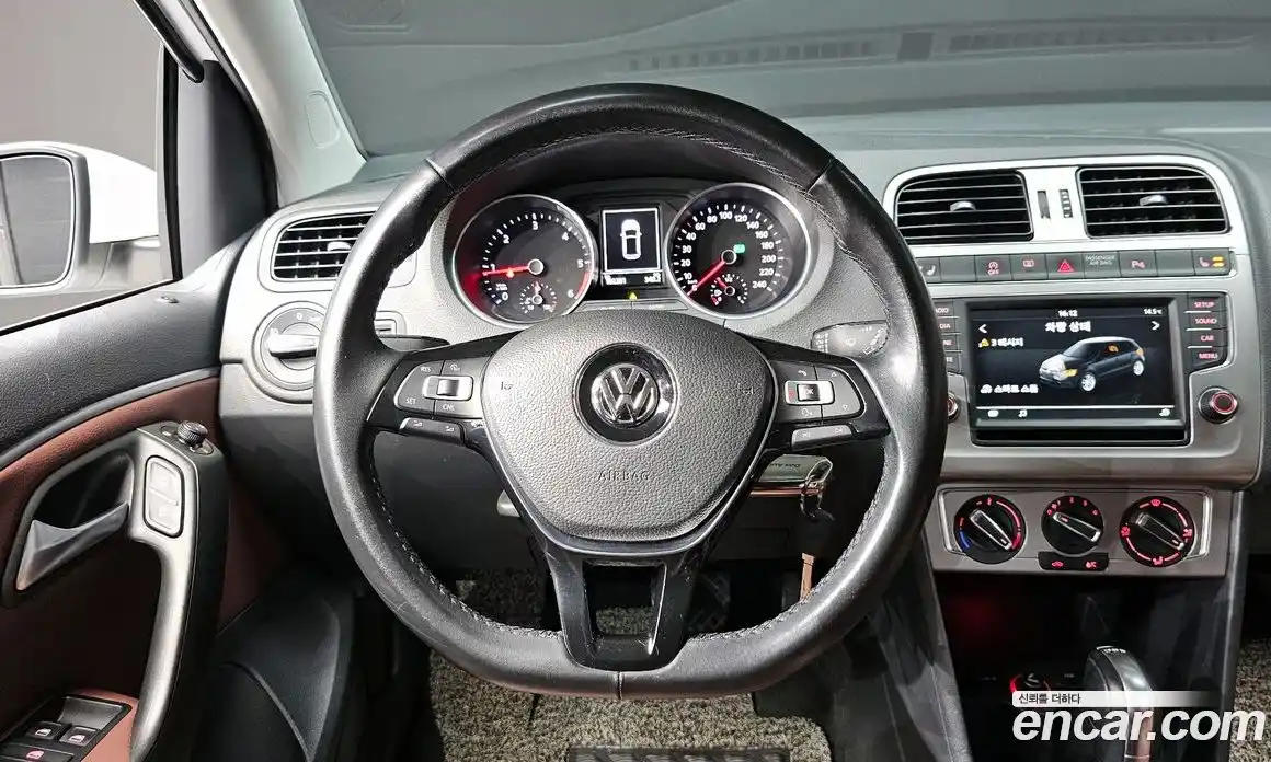 Volkswagen Polo 2016 1.4 Автомат в Москве № 277116, фото 3