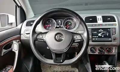 Volkswagen Polo 2016 1.4 Автомат в Москве № 277116, миниатюра 3