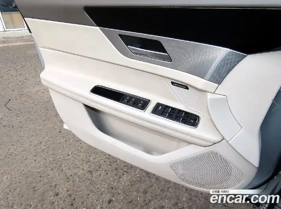 Jaguar XF 2017 2.0 Автомат в Москве № 283899, фото 12