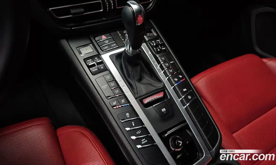 Porsche Macan 2021 2.0 Автомат в Москве № 294195, фото 14