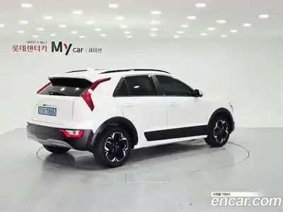 Kia Niro 2023 Автомат в Москве № 338673, миниатюра 5