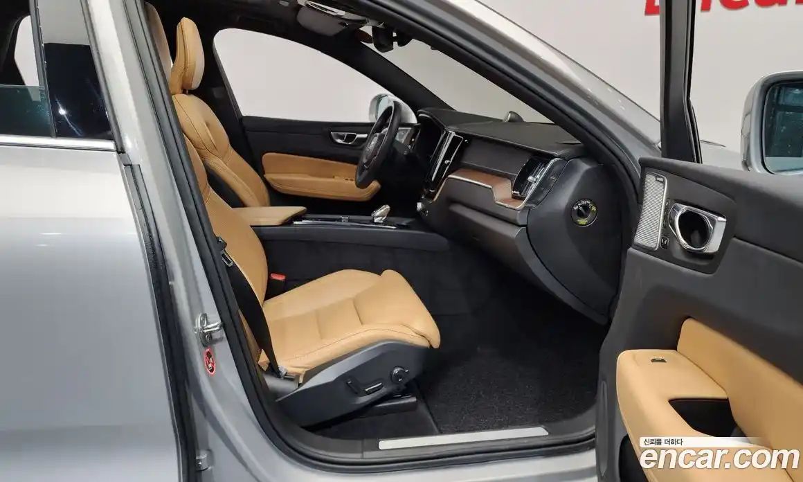 Volvo XC60 2022 2.0 Автомат в Москве № 373761, фото 11