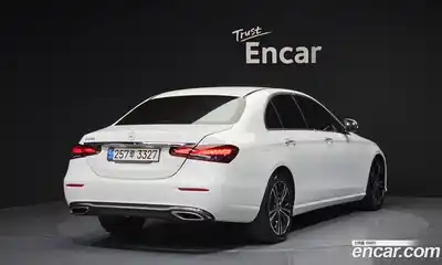 Mercedes-Benz E-Class 2021 2.0 Автомат в Москве № 412973, миниатюра 2